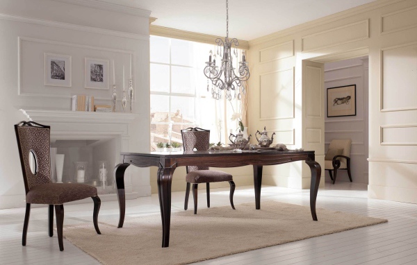 Камин в столовой