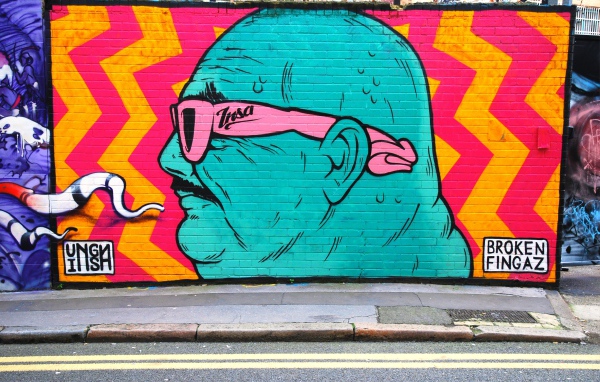 Graffiti, blue man in pink glasses