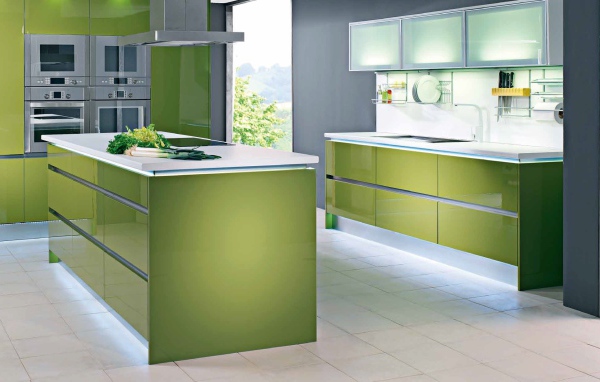 Зеленое оформление кухни
