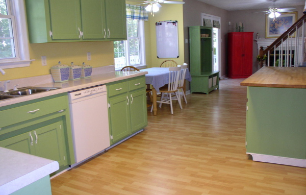 Зеленые тона в оформлении кухни