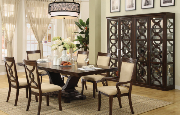 Домашняя уютная столовая