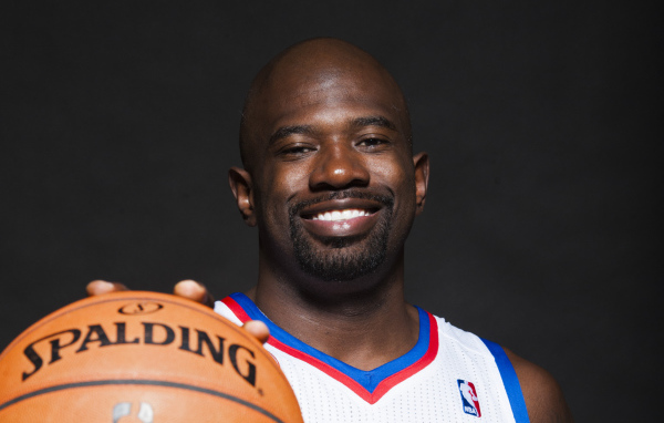 Джейсон Ричардсон с баскетбольным мячом