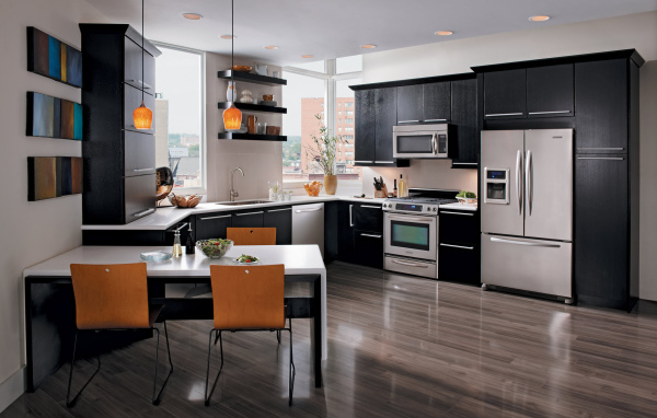 Кухонная мебель черного цвета