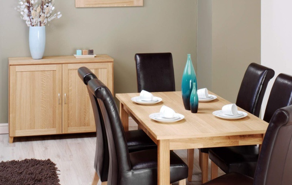 Кожаные стулья в столовой