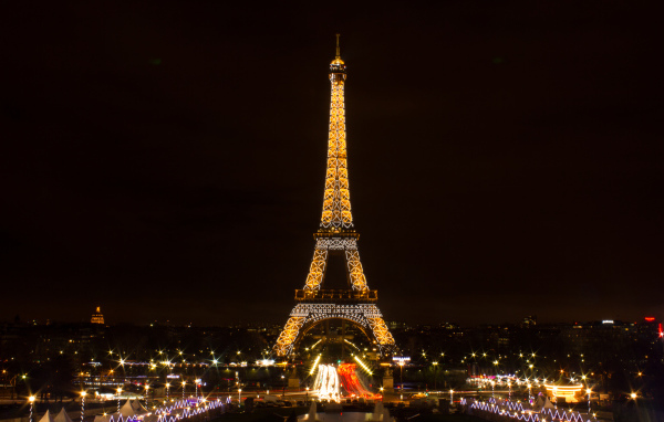 Огни ночного Парижа