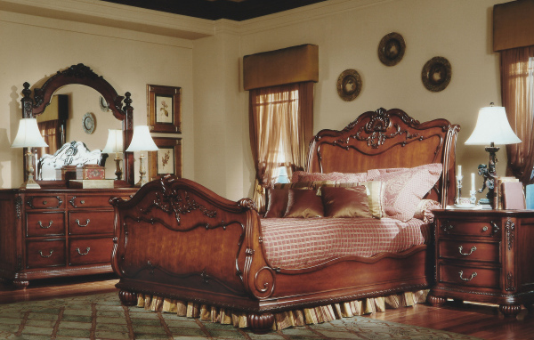 Роскошная кровать в спальне