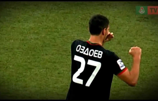 Магомед Оздоев полузащитник Локомотива на поле