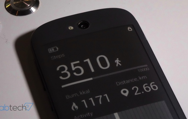 Measuring the distance traveled in YotaPhone 2