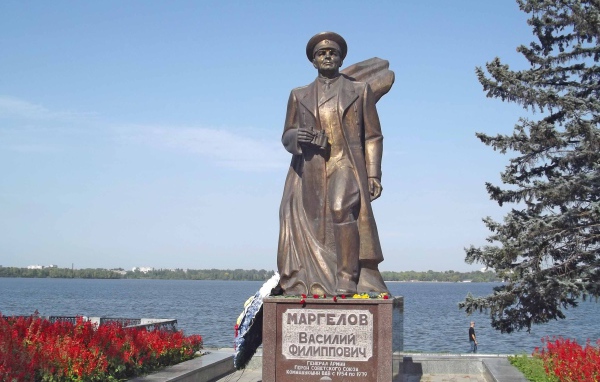Памятник Василию Маргелову Днепропетровск
