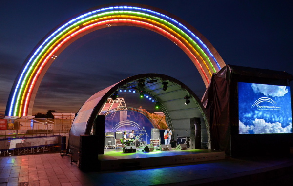 Арка Дружбы народов в Киеве