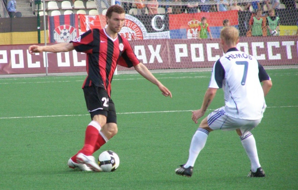 Петр Немов полузащитник клуба Крылья Советов не пропустит соперника