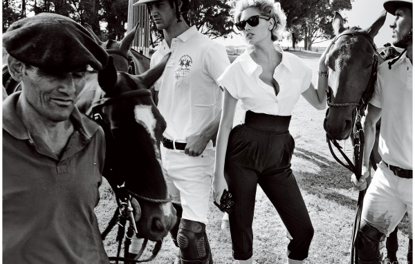 Фотография девушка с лошадьми