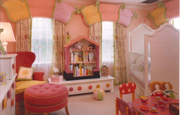 Розовые стены в детской