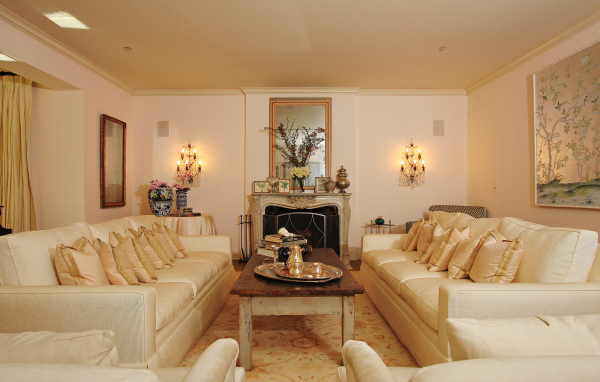 Роскошные диваны в гостиной