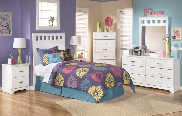 Сиреневый и голубой тона в оформлении детской