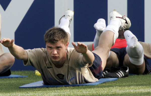 Игрок сборной России Марат Измайлов на тренировке