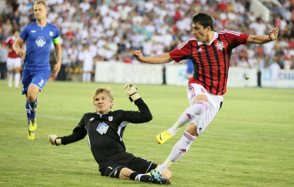 Сергей Давыдов нападающий Актобе на поле