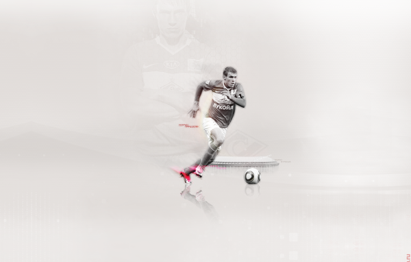 Сергей Паршивлюк капитан Спартака атакует соперника