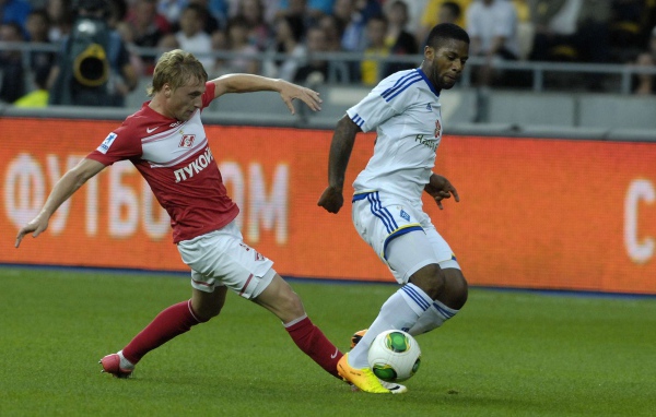 Защитник Спартака Евгений Макеев за работой