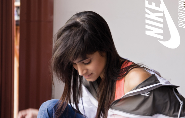 Спортивная девушка в Nike
