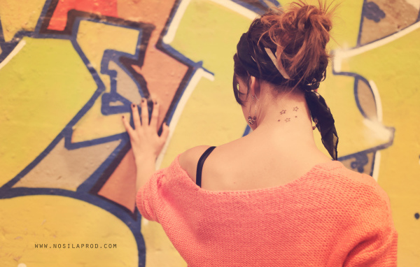 Звезды тату на шее