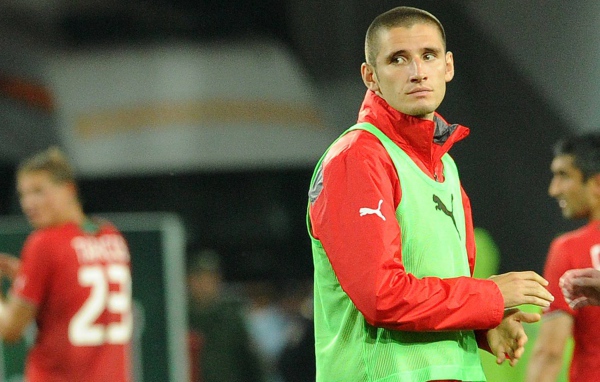 Тарас Бурлак защитник Локомотива на поле