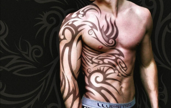 Тату узор на торсе