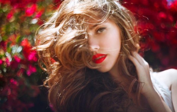 Фотография красивой девушки