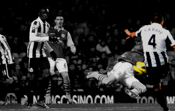 Возлюбленная футбольная команда Англии Ньюкасл Юнайтед