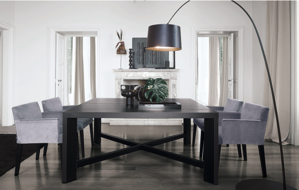 Светильник над столом в столовой