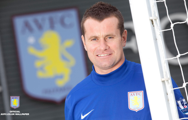 Популярная футбольная команда Англии Астон Вилла