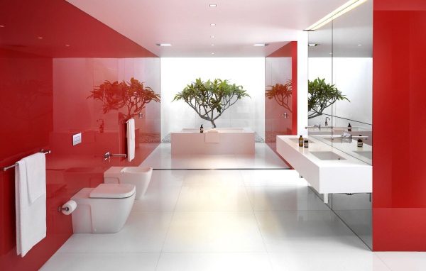 Красный цвет в оформлении ванной