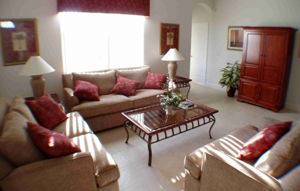 Красный цвет в оформлении гостиной