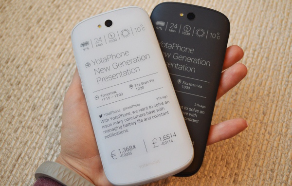 Два цветовых решения YotaPhone 2