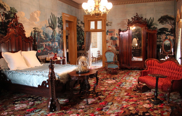 Старинный стиль в оформлении спальни