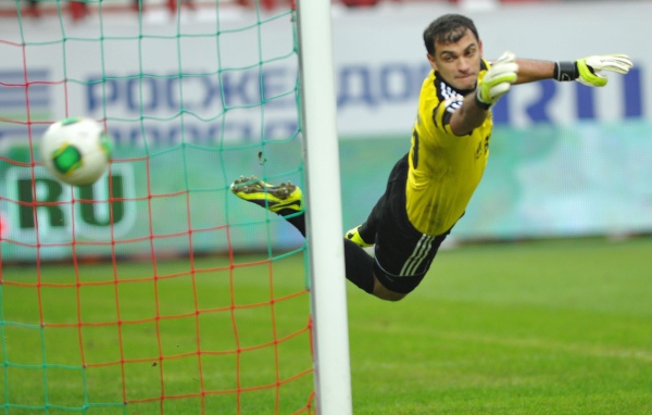 Владимир Габулов на страже ворот Динамо