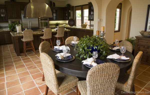 Плетеная мебель в столовой