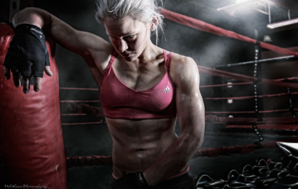 Женщина в ринге