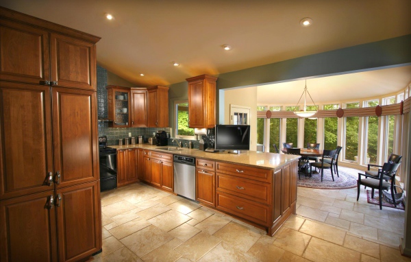 Деревянная мебель для кухни