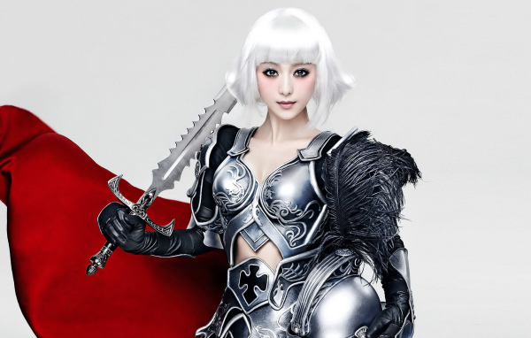 Девушка в доспехах