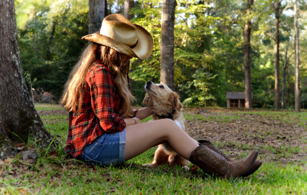 Девушка в ретро одежде