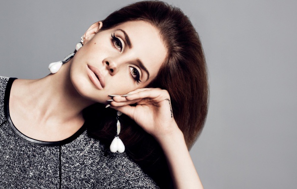 Лана Дель Рей с татуировкой