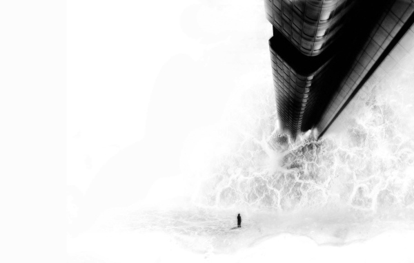 Черное вертикальное строение на белом фоне