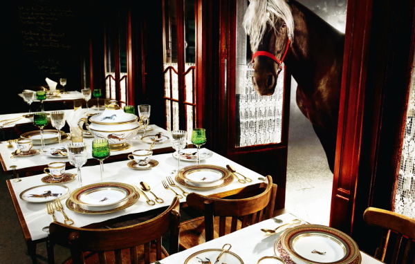 The horse in the cafe