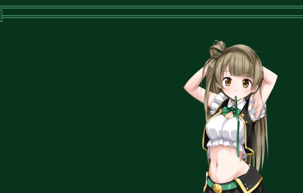 Аниме девочка на зеленом фоне