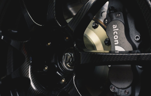 Черный автомобильный диск