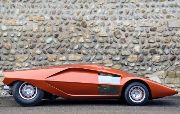 Футуристический автомобиль Lancia Stratos