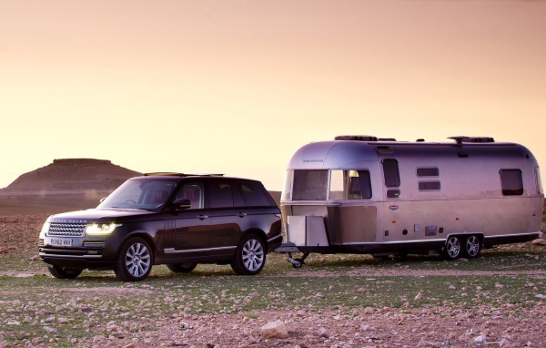 Рендж Ровер с жилым прицепом