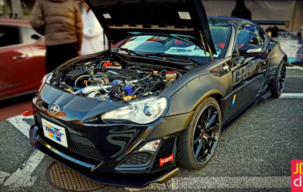 Под капотом автомобиля Scion