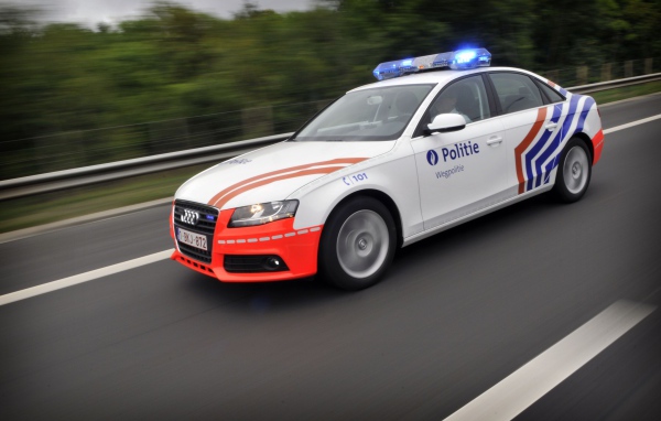Полицейский Audi на шоссе